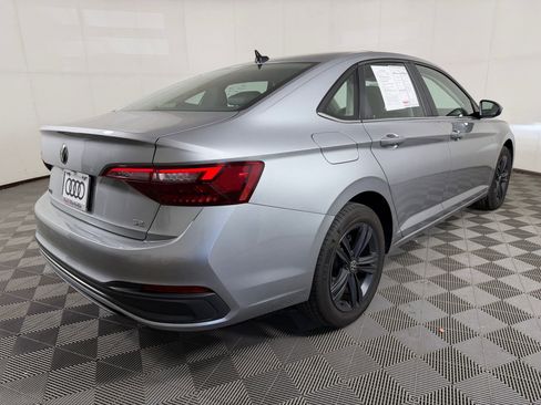 Used 2024 Volkswagen Jetta SE w/ Panoramic Sunroof Package FWD image 9