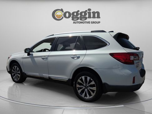 Used 2017 Subaru Outback 2.5i Touring w/ Popular Package #5A image 4