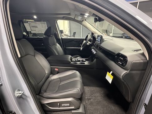 New 2025 Honda Pilot Touring image 21