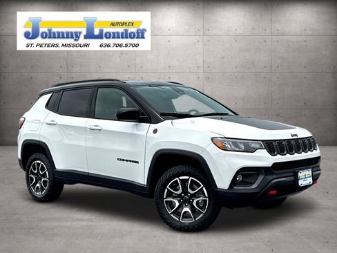 Used 2025 Jeep Compass Trailhawk AWD/4WD image 1