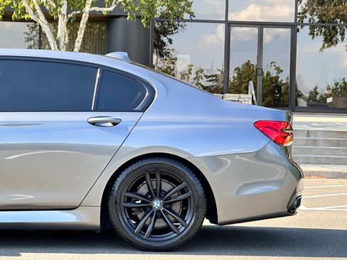 Used 2016 BMW 750i xDrive AWD/4WD image 4