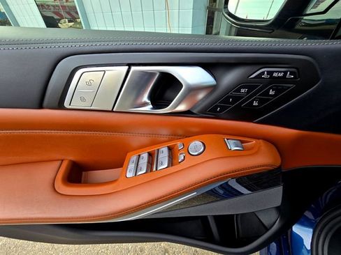Used 2022 BMW X7 M50i w/ Dynamic Handling Package image 22
