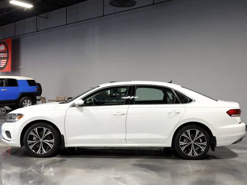 Used 2021 Volkswagen Passat 2.0T SE FWD image 4