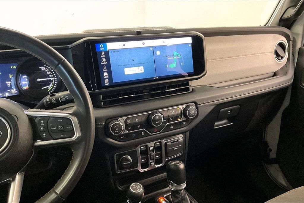 Used 2024 Jeep Wrangler Unlimited Sahara AWD/4WD image 5