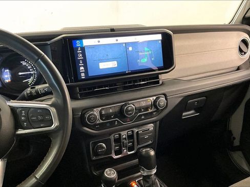 Used 2024 Jeep Wrangler Unlimited Sahara AWD/4WD image 5
