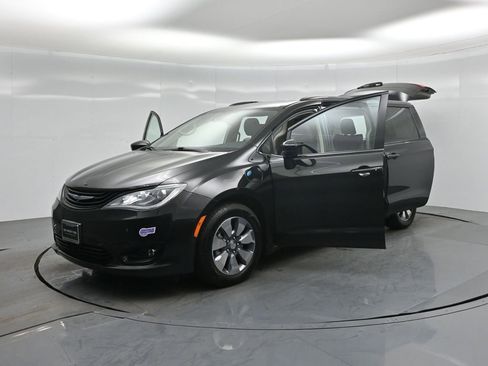 Used 2018 Chrysler Pacifica Limited w/ Advanced Safetytec Group image 29