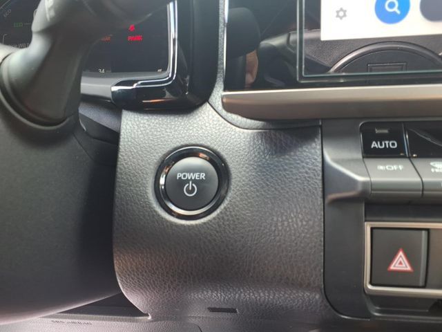 Used 2025 Toyota Camry SE FWD image 19