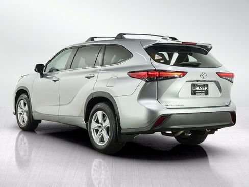 Used 2020 Toyota Highlander L AWD/4WD image 3