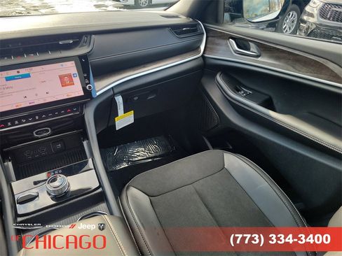 New 2026 Jeep Grand Cherokee Altitude image 17