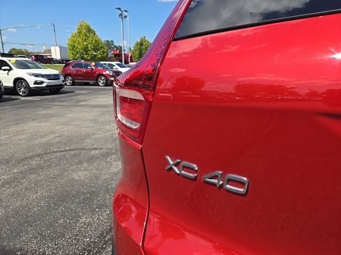 Used 2019 Volvo XC40 T5 Momentum AWD/4WD image 10