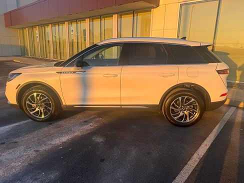 Certified 2022 Lincoln Corsair STANDARD w/ Equipment Group 101A image 2