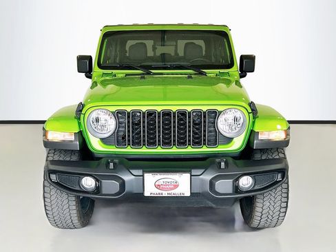 Used 2025 Jeep Gladiator Mojave AWD/4WD image 2