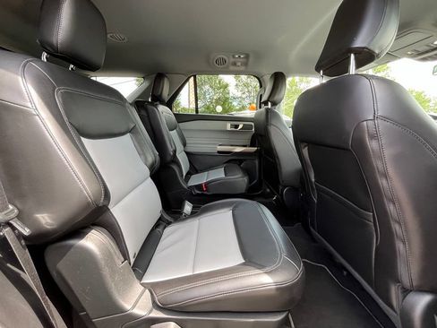 Used 2022 Ford Explorer XLT w/ Equipment Group 202A RWD image 26
