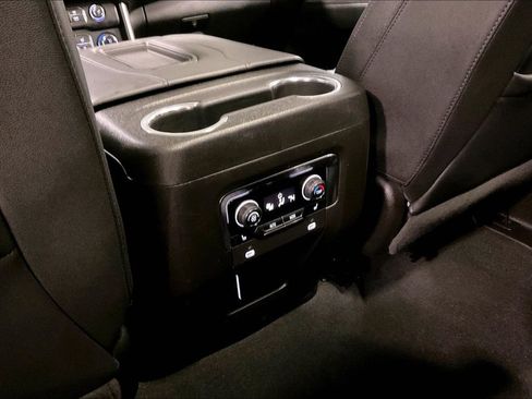 Used 2023 Chevrolet Suburban Z71 w/ Luxury Package AWD/4WD image 10