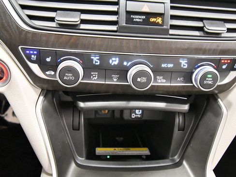 Certified 2020 Honda Accord Touring image 28