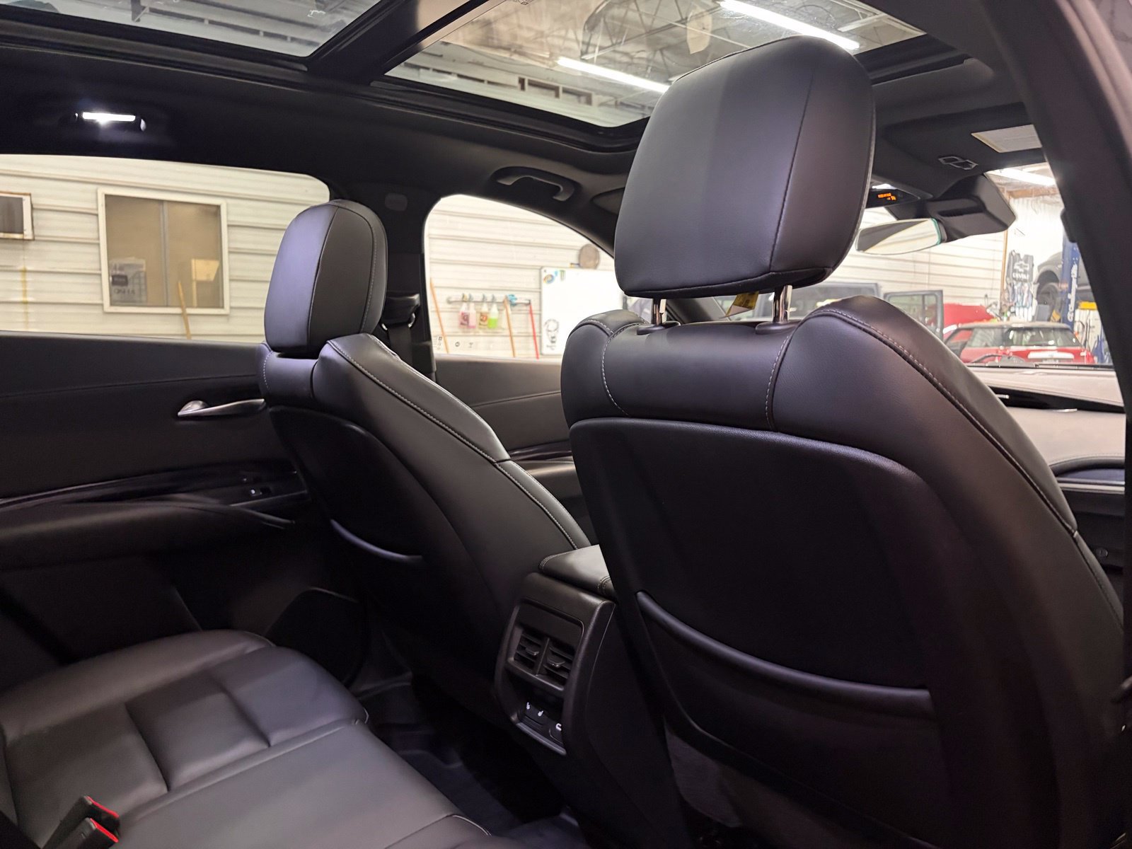 Used 2022 Cadillac XT4 Luxury w/ Cold Weather Package AWD/4WD image 31