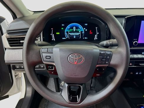 Used 2025 Toyota Camry LE w/ Convenience Package FWD image 9