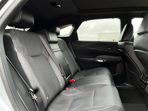 Used 2024 Lexus RX 450h AWD w/ Luxury Package image 27