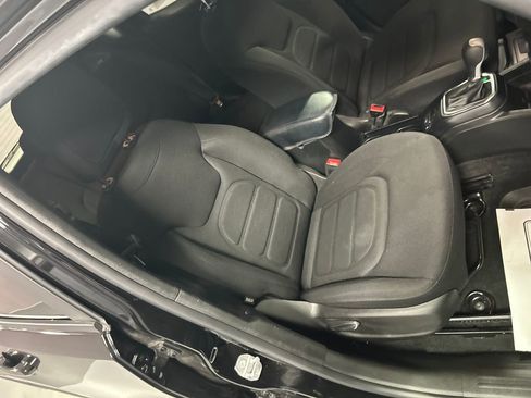Used 2019 Jeep Renegade Latitude w/ Cold Weather Group FWD image 23