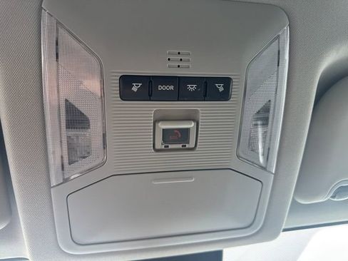 Used 2021 Toyota RAV4 LE AWD/4WD image 32
