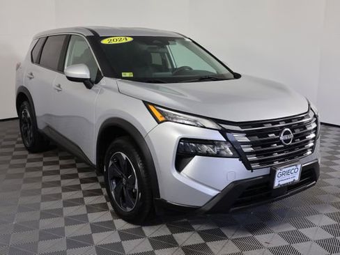Used 2024 Nissan Rogue SV image 1