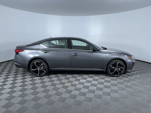 Used 2025 Nissan Altima 2.5 SR AWD/4WD image 10