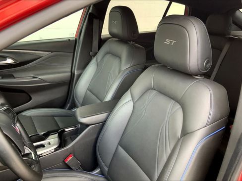 Used 2024 Buick Envista Sport Touring w/ Convenience II Package FWD image 11