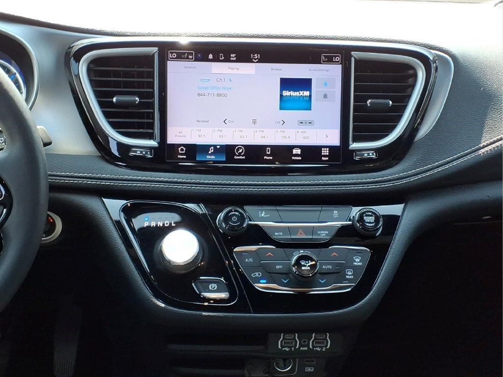 Used 2022 Chrysler Pacifica Touring-L w/ S Appearance Package FWD image 13