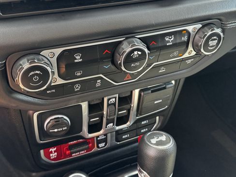 Used 2025 Jeep Wrangler Unlimited Rubicon AWD/4WD image 20
