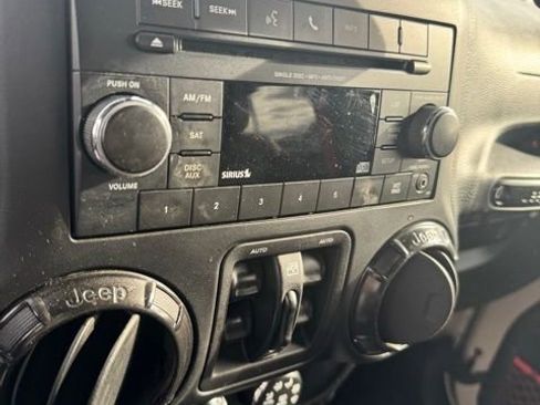 Used 2017 Jeep Wrangler Unlimited Rubicon image 10