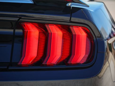 Used 2021 Ford Mustang Shelby GT500 w/ Technology Package image 17