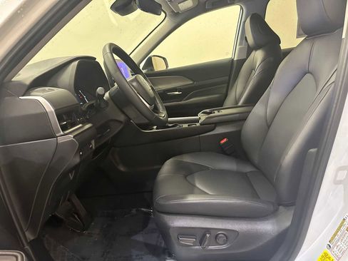 Certified 2025 Toyota Grand Highlander XLE image 18