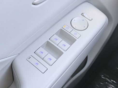 Used 2025 Hyundai Kona SEL image 21