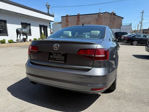 Used 2017 Volkswagen Jetta Sport image 3