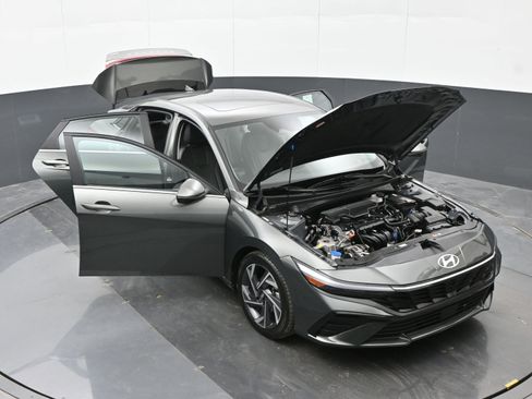 Certified 2024 Hyundai Elantra Limited image 45