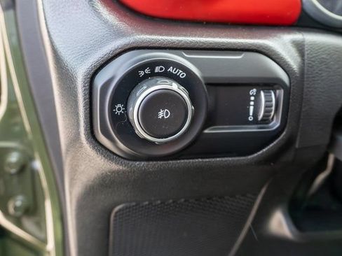 Used 2023 Jeep Wrangler Unlimited Rubicon w/ Cold Weather Group AWD/4WD image 19