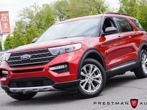 Used 2023 Ford Explorer XLT w/ Equipment Group 202A AWD/4WD image 18