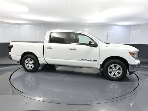 Used 2018 Nissan Titan SV AWD/4WD image 3