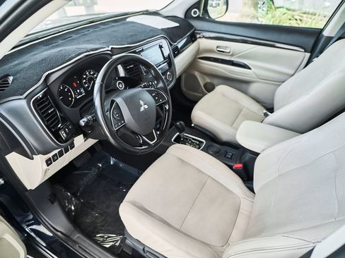 Used 2016 Mitsubishi Outlander SEL FWD image 2