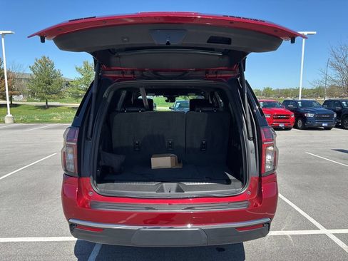 Used 2024 Chevrolet Tahoe Premier AWD/4WD image 12