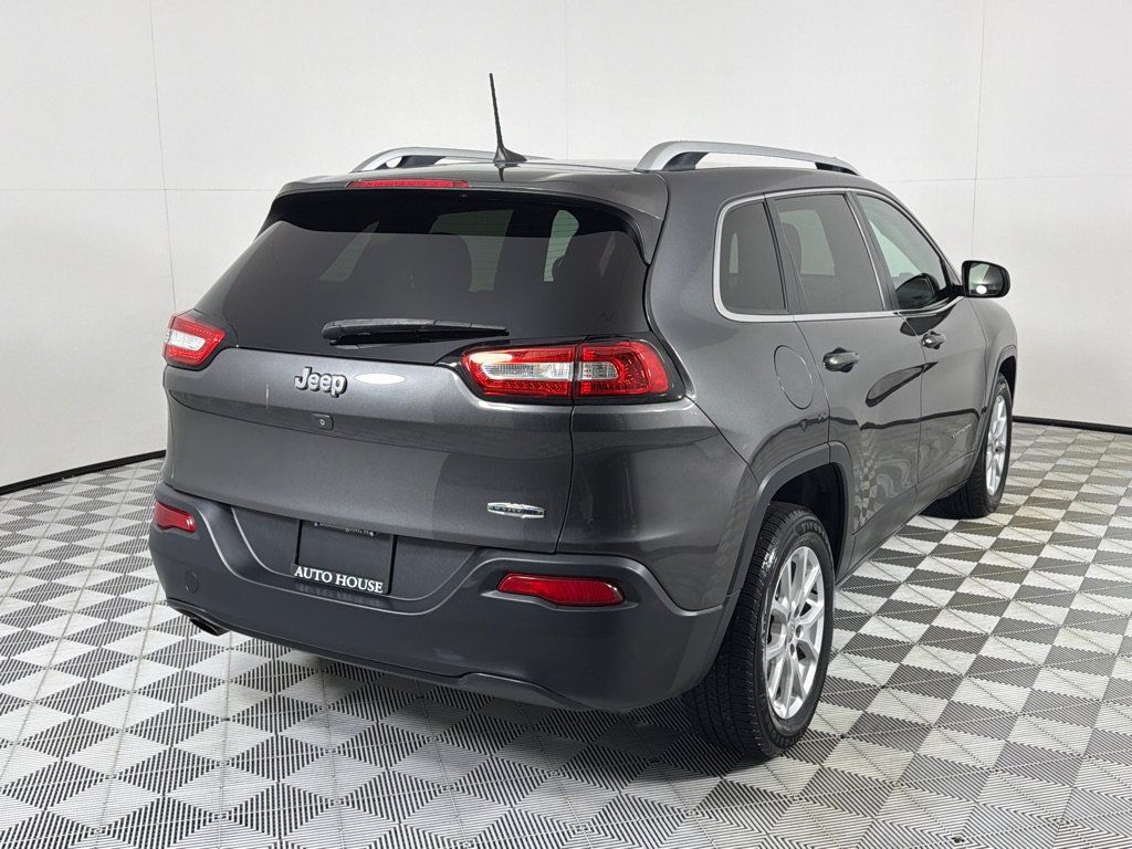 Used 2017 Jeep Cherokee Latitude FWD image 5