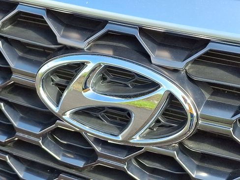 Used 2019 Hyundai Santa Fe SEL image 4