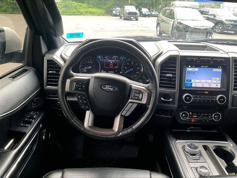 Used 2018 Ford Expedition Max XLT w/ Equipment Group 202A AWD/4WD image 18