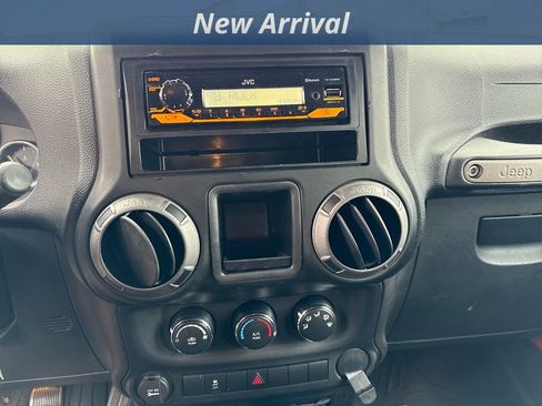 Used 2013 Jeep Wrangler Unlimited Sport image 9