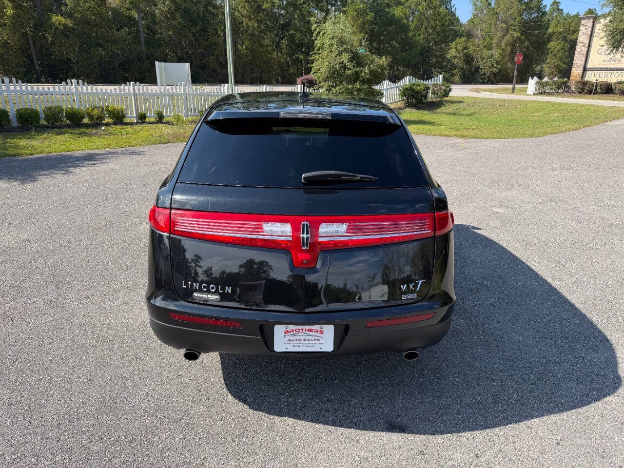 Used 2015 Lincoln MKT AWD image 5