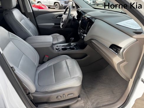 Used 2020 Chevrolet Traverse LT image 26