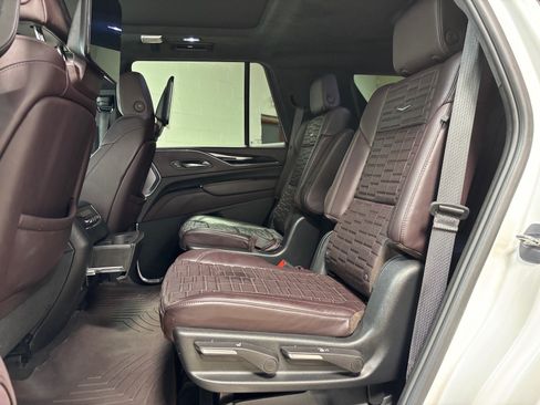Used 2023 Cadillac Escalade Premium Luxury Platinum AWD/4WD image 30