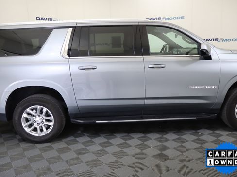 Used 2025 Chevrolet Suburban LT image 5