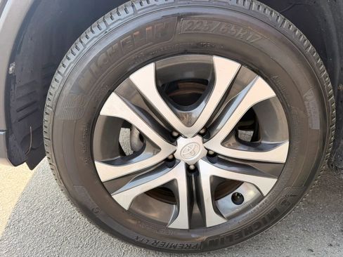 Used 2017 Toyota RAV4 LE image 23