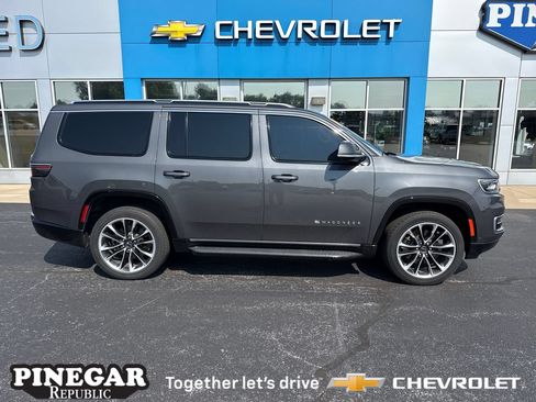 Used 2022 Jeep Wagoneer Series II w/ Premium Group I AWD/4WD image 1
